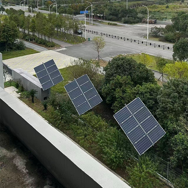 Sistema de suporte de rastreamento solar de dois eixos