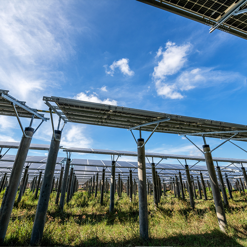 Sistema de rastreamento fotovoltaico de eixo único oblíquo